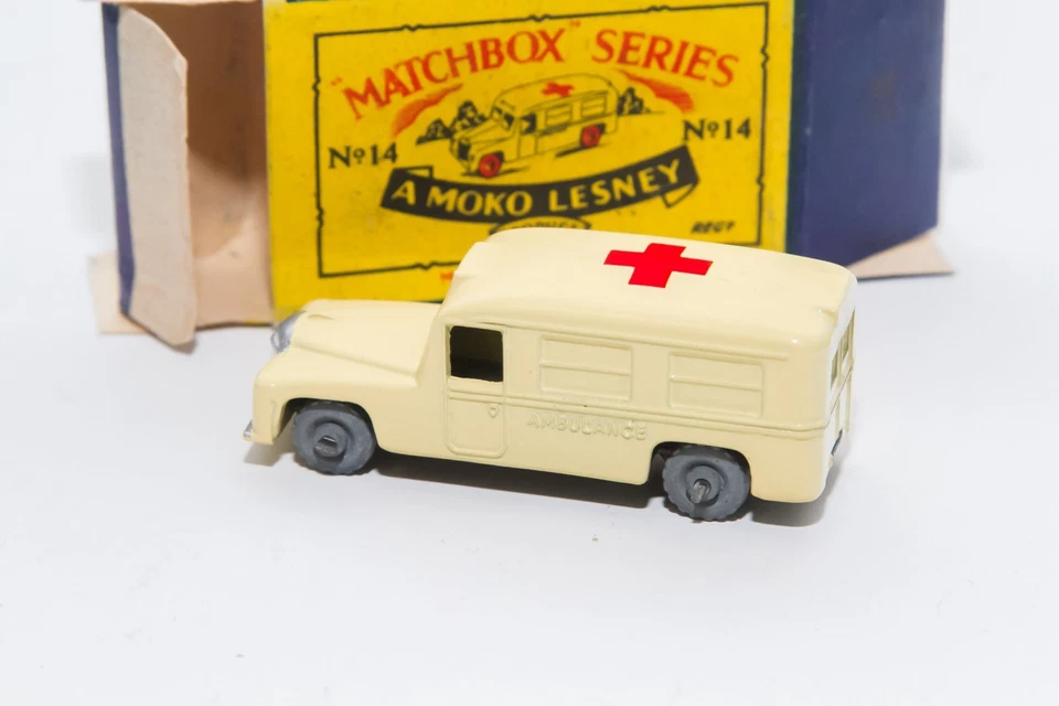 Matchbox Lesney Ambulance Daimler 14 No Majorette No Hotwheels No Polistil - Photo 4/4