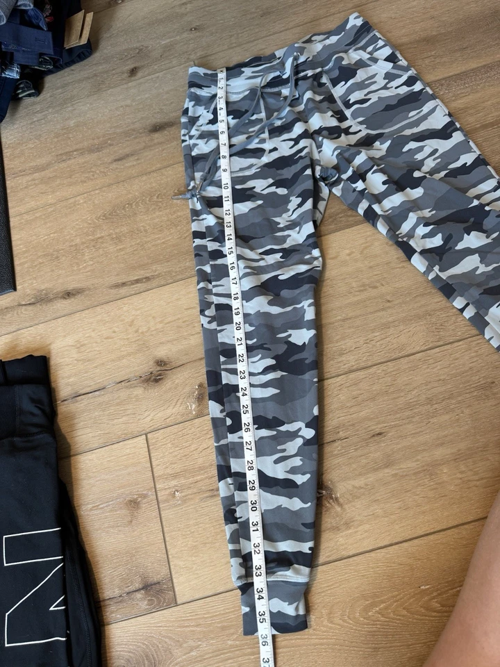 Jogger para mujer Zyia gris camuflaje desenrollable, talla pequeña Foto 4 de 4