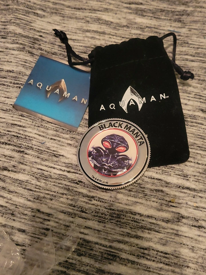 НОВЫЙ LOOT CRATE ЭКСКЛЮЗИВНЫЙ DC КОМИКСЫ AQUAMAN ЧЕРНЫЙ МАНТА КОЛЛЕКЦИОННАЯ МОНЕТА И МЕШОЧЕК - Изображение 2 из 2