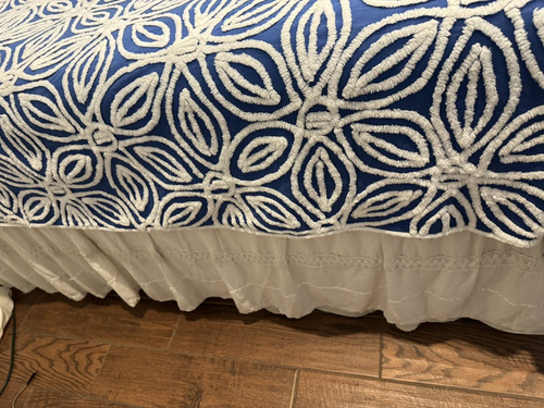 Vintage 'Blue Daisy Constellation' 99 x 88 Inch CHENILLE - Picture 6 of 8