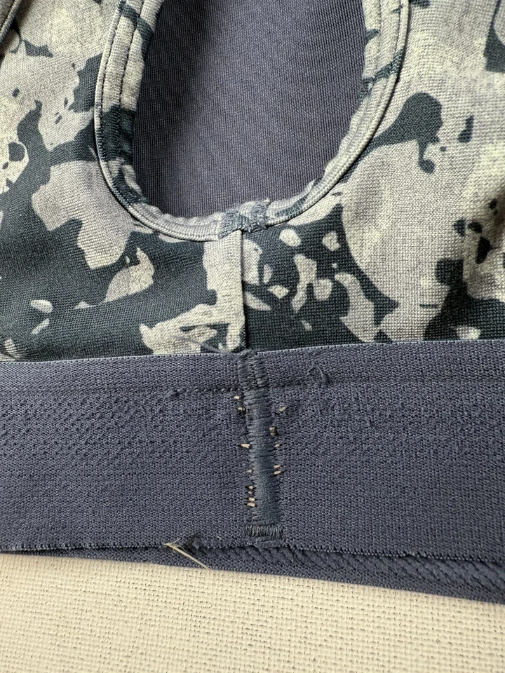 SUJETADOR DEPORTIVO UA UNDER ARMOUR Mujer Impacto Azul Gris Camuflaje Foto 3 de 4