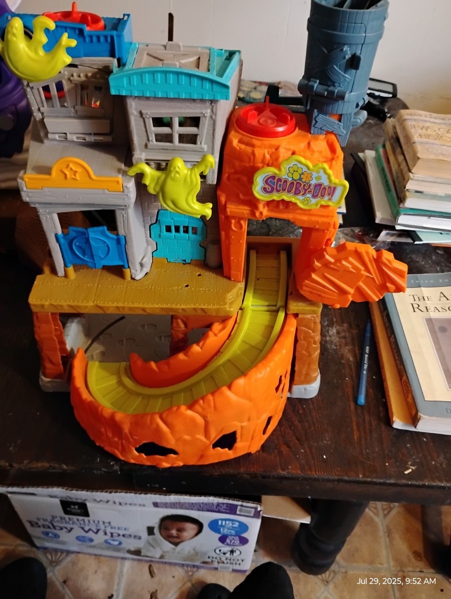 2018 Fisher Price Imaginext Scooby Doo Haunted Ghost Town Playset