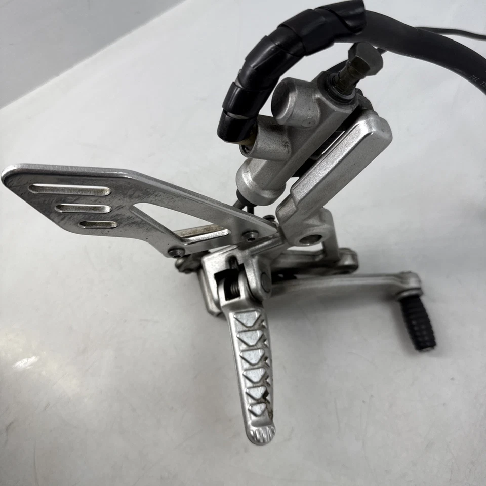 Reposapiés derecho completo Aprilia Shiver SL750 2010-2016 #YZ2 Foto 2 de 4