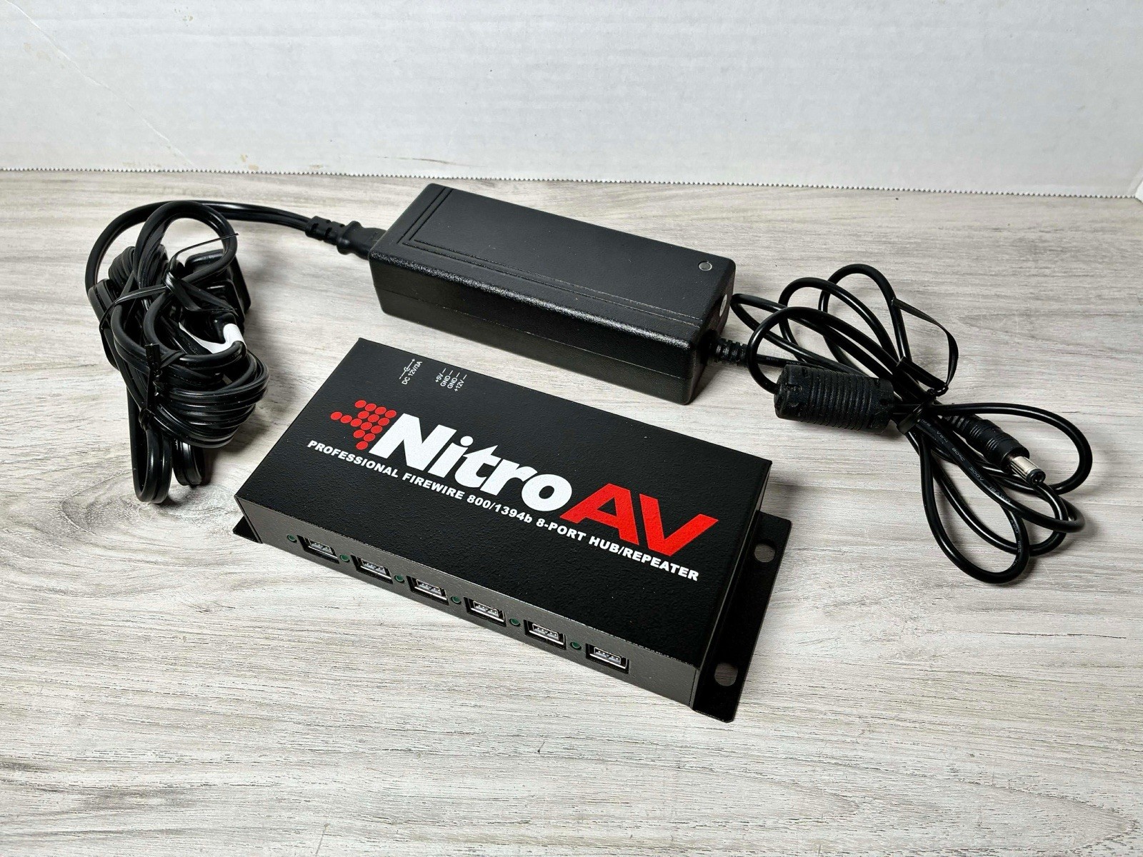 Nitro AV Professional Firewire 800 Hub/Repeater with Power Adapter