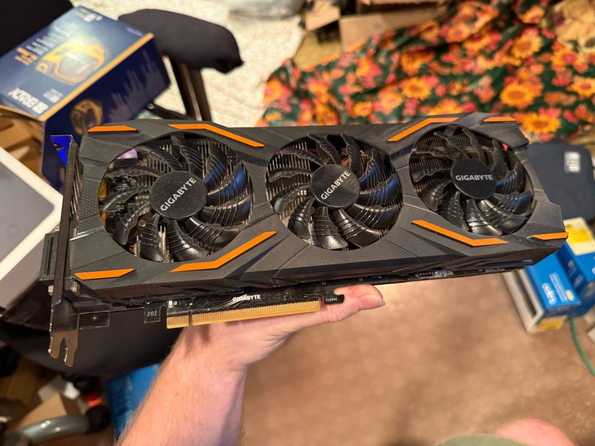 GIGABYTE GeForce GTX 1080 WINDFORCE OC 8G Graphics Card GV-N1080WF3OC-8GD