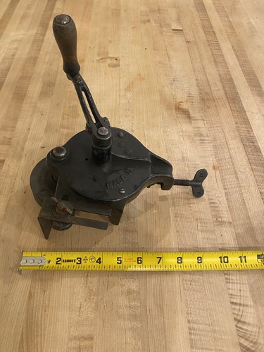 Vintage/ Antique Hand Crank Bench Grinder. Made In The USA. - Picture 2 of 11