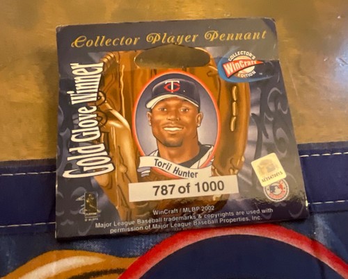 MLB ~2002 Gold Glove Winners Minnesota Twins & Collector Player 30" Pennant x 2 - Picture 3 of 12