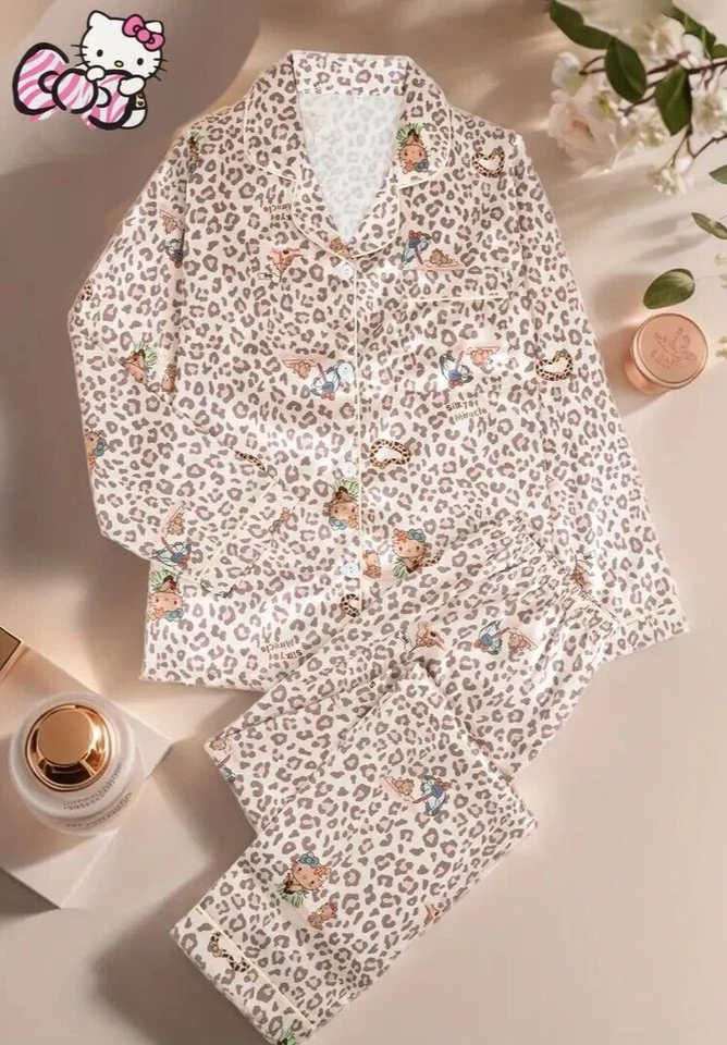 Conjunto de pijama de satén para damas Hello Kitty leopardo Hula AOP manga larga y pantalones grandes Foto 2 de 4