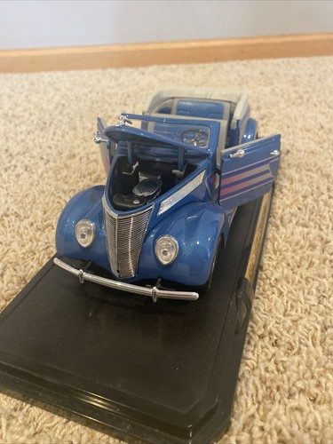 Road Signature Deluxe Edition blau Ford 1937 V8 Cabrio Druckguss 1:18 - Bild 6 von 8