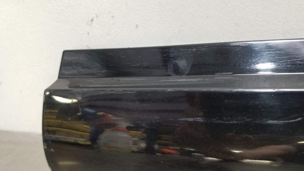 19 2019 MASERATI LEVANTE OEM FRONT DOOR MOULDING BLACK PASSENGER RIGHT 670035235