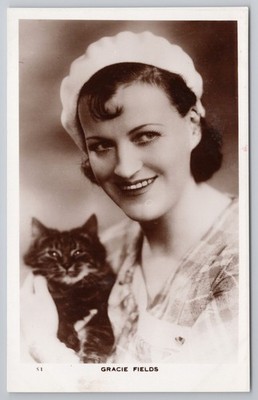 Gracie Fields Postkarte mit Kätzchen S1 Vintage britisches RPPC Foto