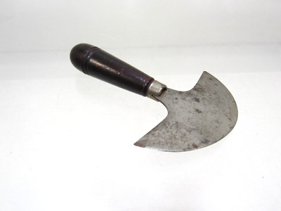 SUPERB EARLY LEATHER WORKERS CUTTING TOOL KNIFE HALF MOON 4 5/8'' ACROSS JT02