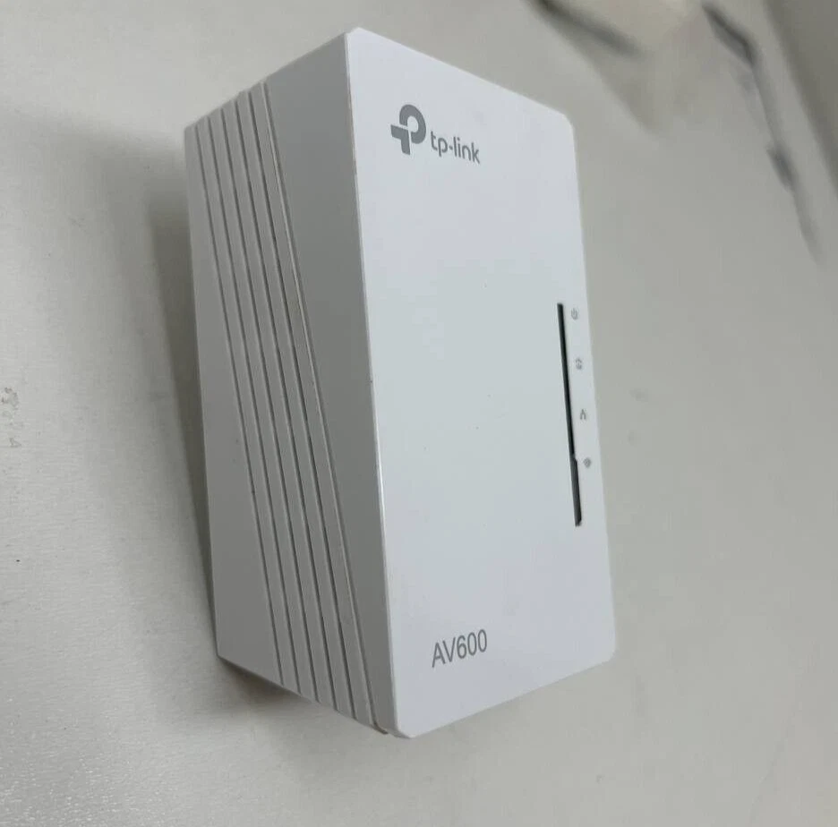 TP-Link Wireless WiFi Extender Signal Booster Router Gigabit AV600 READ - Image 2 of 4