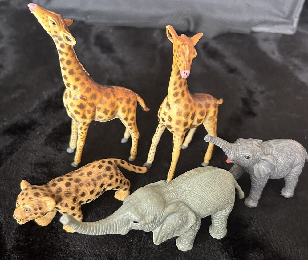 Vtg AAA Education African Animals Figures Figurines Giraffes Elephants Leopard