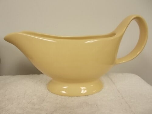 Pottery Barn Sausalito Pale Yellow Butter Ceramic Sauce Gravy Boat Pitcher - Picture 1 of 6