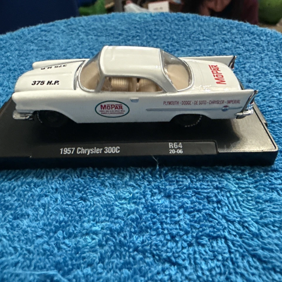 Chrysler 300 C 1957 edición limitada 1/64 M2 años 50 "Mopar Racing" coche de carreras M2 Foto 2 de 4