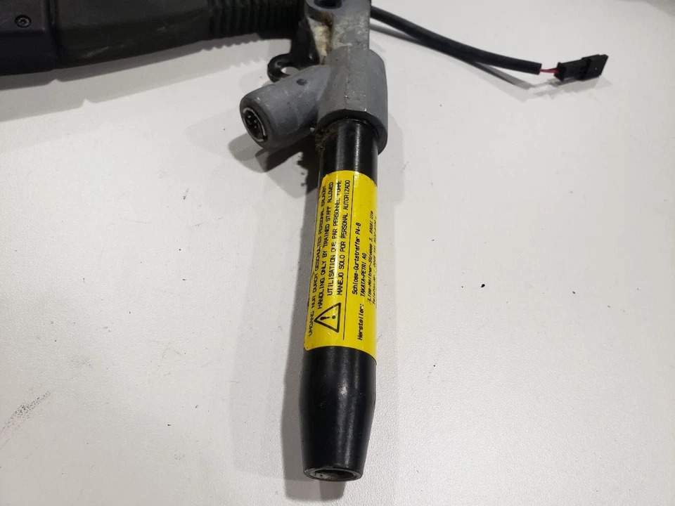 Пряжка переднего левого ремня безопасности - 2009 BMW X5 E70 - 08-14 OEM 3065663 - Изображение 3 из 4