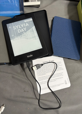 AMAZON DP75SDi KINDLE PAPERWHITE 4gb Touch Display WiFi bundle