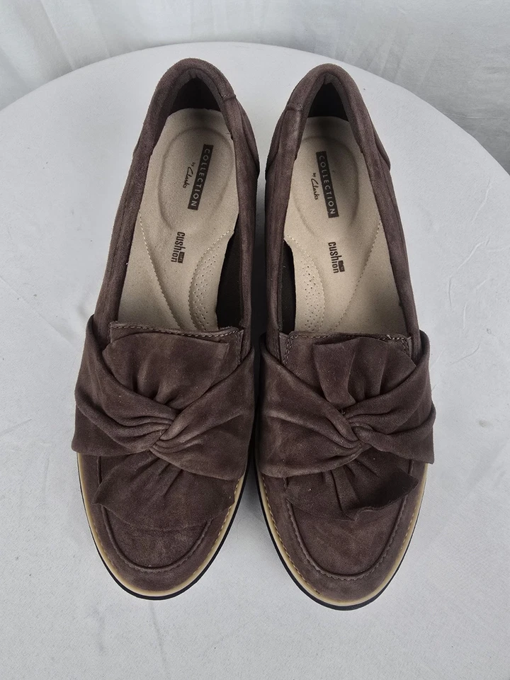 Mocasín para mujer de gamuza marrón oscuro Sharon Dasher colección de Clark's nuevo sin caja Foto 4 de 4