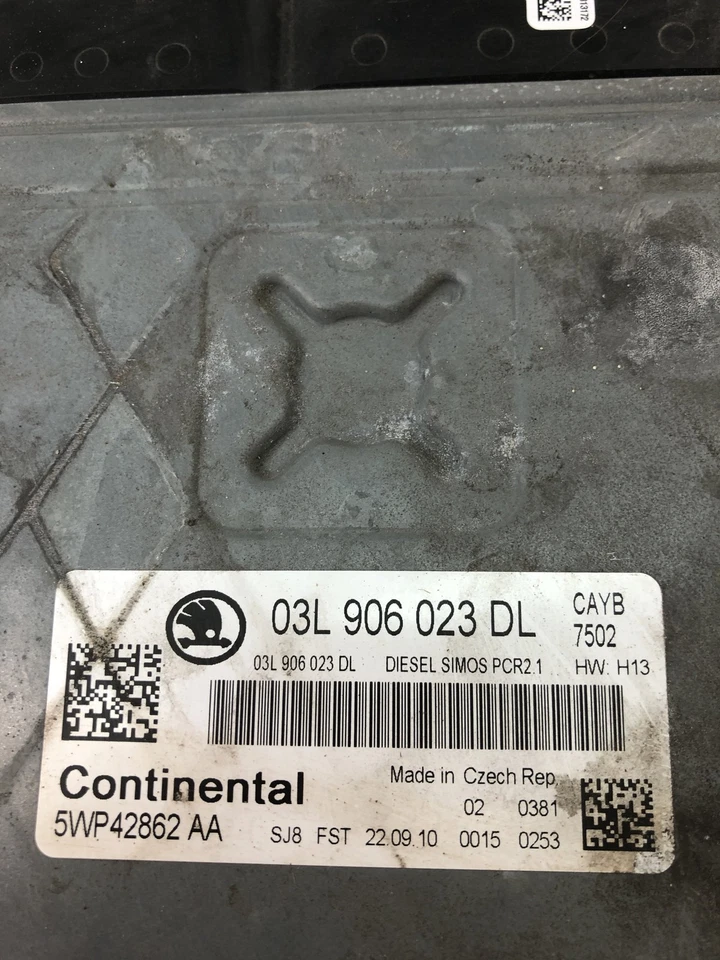 Centralina motore SKODA FABIA II 542 ECU 03L906023DL 28177768 - Immagine 2 di 4