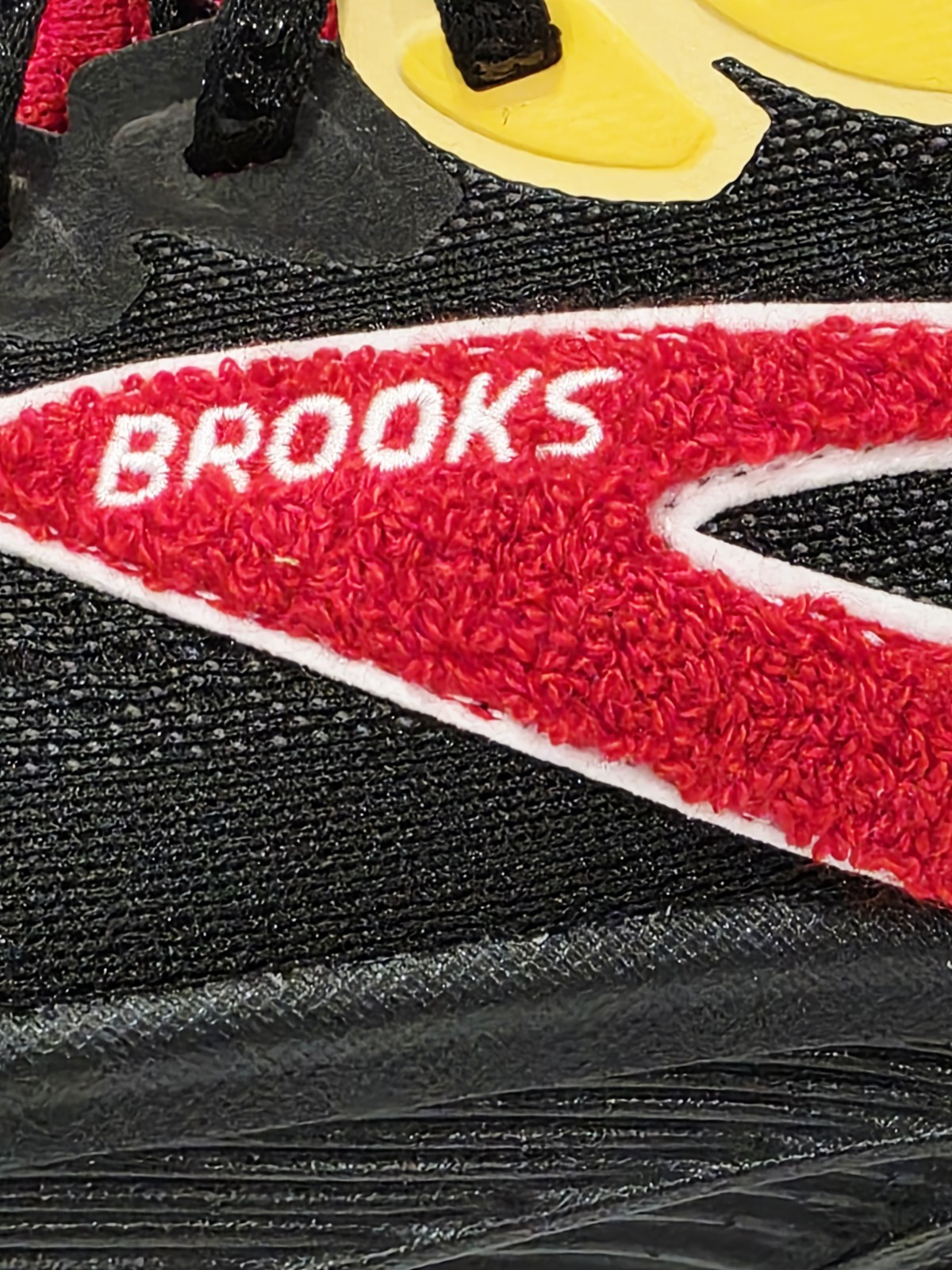 Brooks Ghost 17 MICKEY MOUSE RunDisney 2026 Limited Black Women 10 Wide D New thumbnail 13