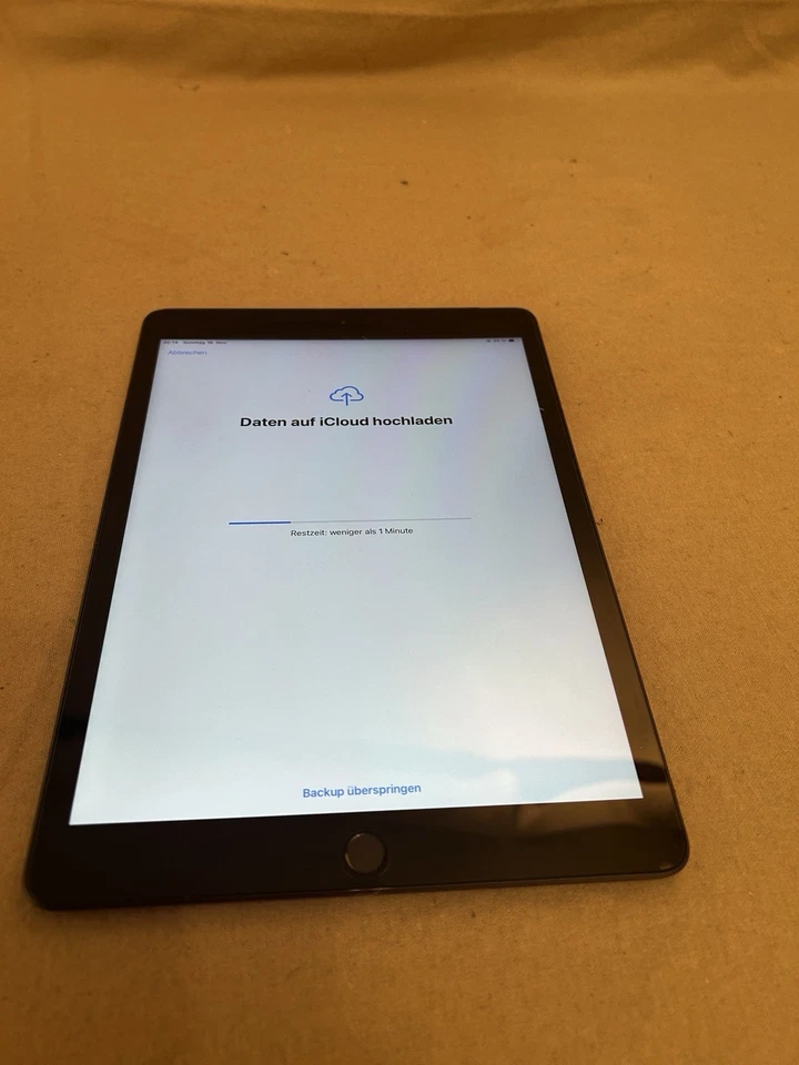 Apple iPad 8. Gen 32GB, Wi-Fi, 10,2 Zoll - Space Grau - Bild 2 von 4