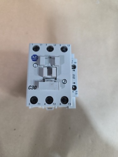 Allen Bradley 100-C30*00 Ser A Contactor 600V AC Max 110/120v Coil