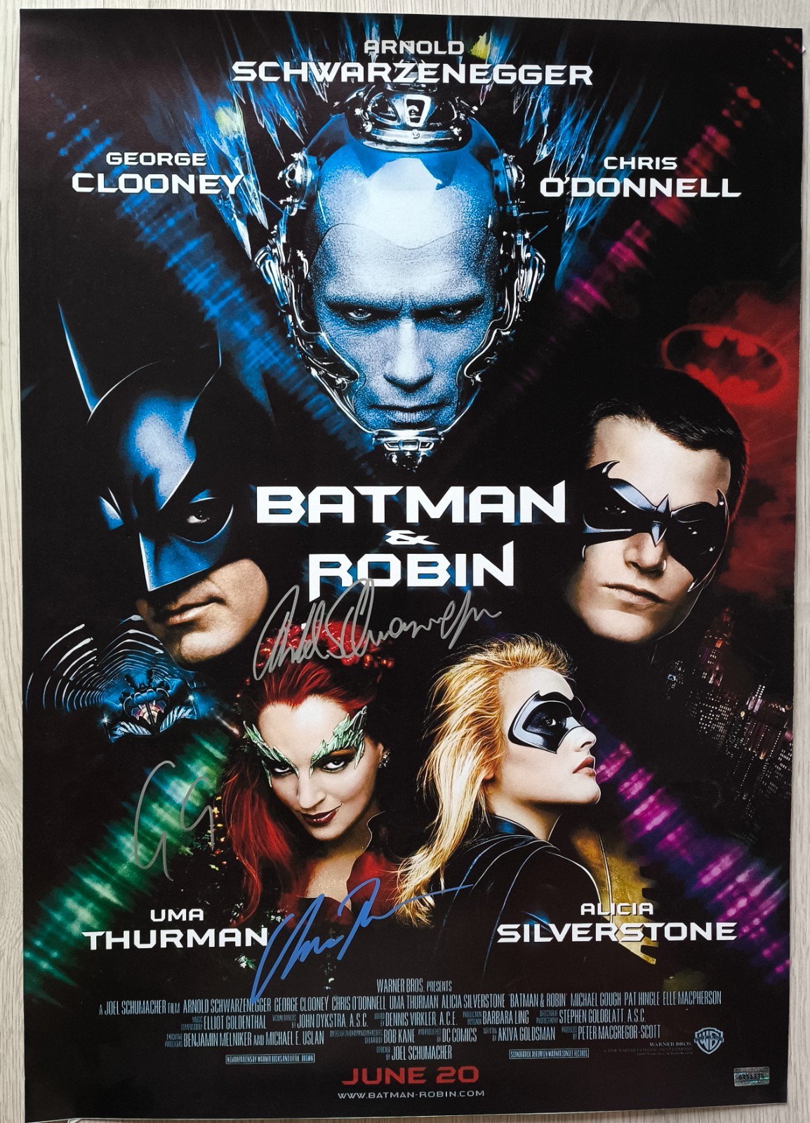 Autograph Arnold Schwarzenegger, George Clooney, Uma Thurman Signed 23x17