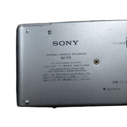 Sony MZ−R30 Portable Minidisc Recorder MD Walkman Silver Very