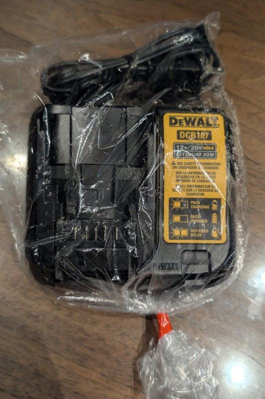 New Dewalt DCB107 12V & 20V Max Li-ion Battery Charger replaces DCB100 & DCB112