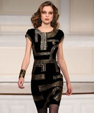 RUNWAY. Oscar de la Renta Fall 2010 RTW  Printed Knee-Length Dress Size: 8