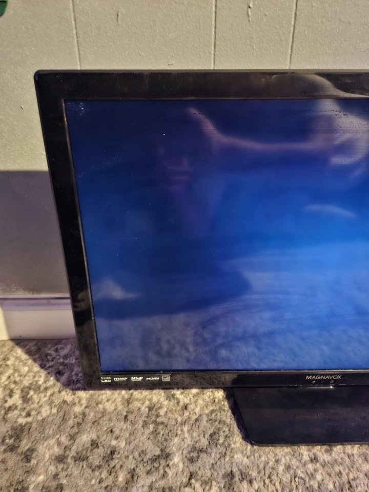 Magnavox 29ME403V/F7 29 inch LCD TV Flat Screen PC Monitor HDMI *No Remote - Image 3 of 4