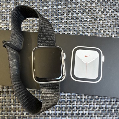 Apple Watch Nike Series 5 GPS - 44mm - Silver Aluminum