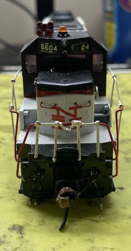 Locomotora personalizada Athearn New Haven SD35 #6404 motor diésel lote reparado C69 | Condition: Used