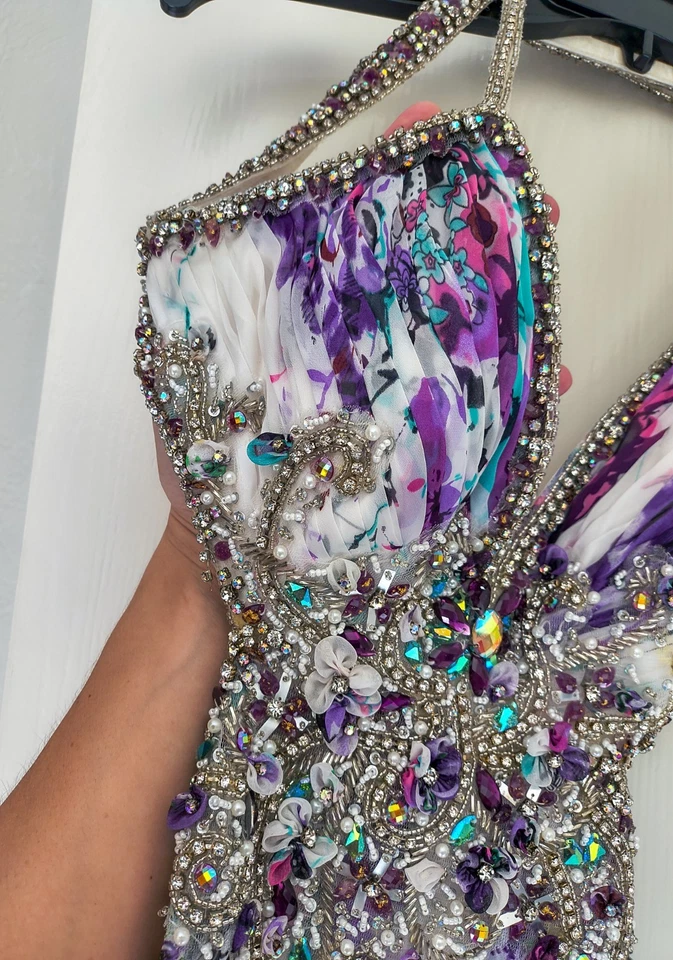 Vestido Talla 4 Estrás Blanco/Púrpura/Rosa/Turquesa Sin Espalda TERANI COUTURE Foto 3 de 4
