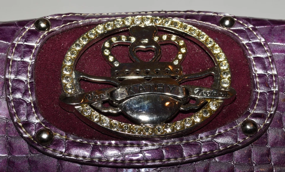 Cartera y bandolera Kathy Van Zeeland púrpura imitación cocodrilo charol Foto 3 de 4