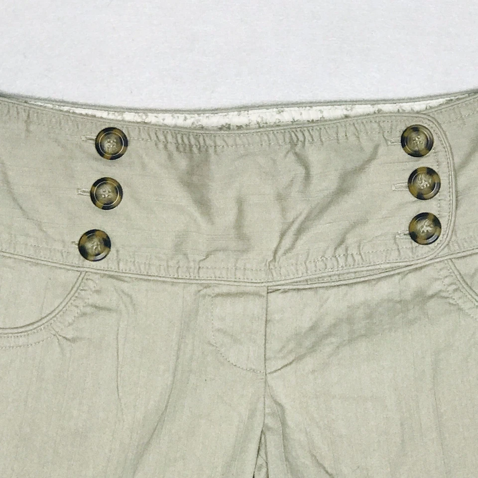 Pantalones Cortos Charlotte Russe Para Mujer 7 Beige Rayas Puños Botones Ligeros Foto 2 de 4