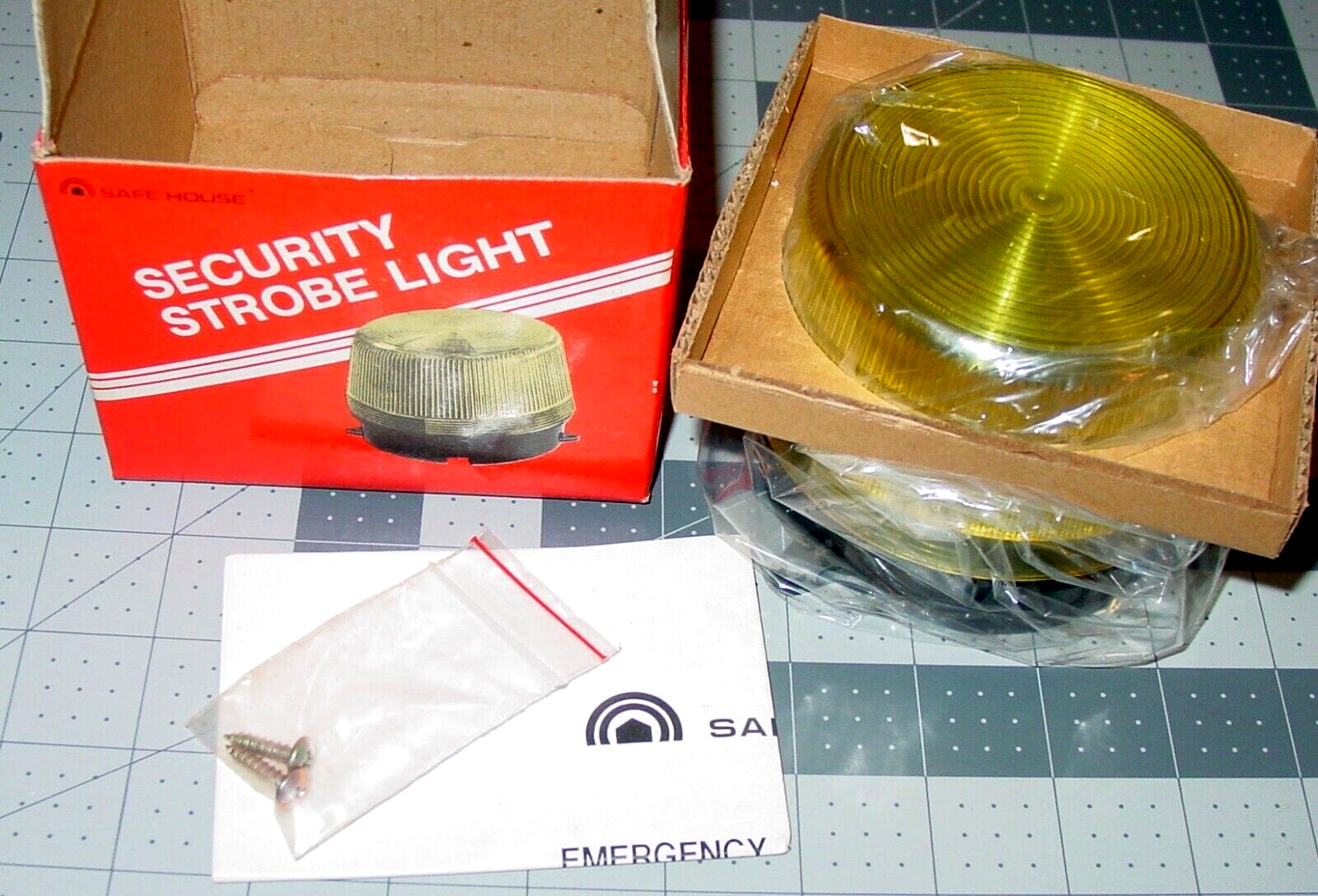 RADIO SHACK Safe House SECURITY STROBE LIGHT Model 49-527 Vintage Tandy NOS