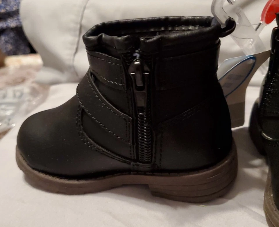 Bota Cindia Carter's para niña - negra talla 5 Foto 3 de 4