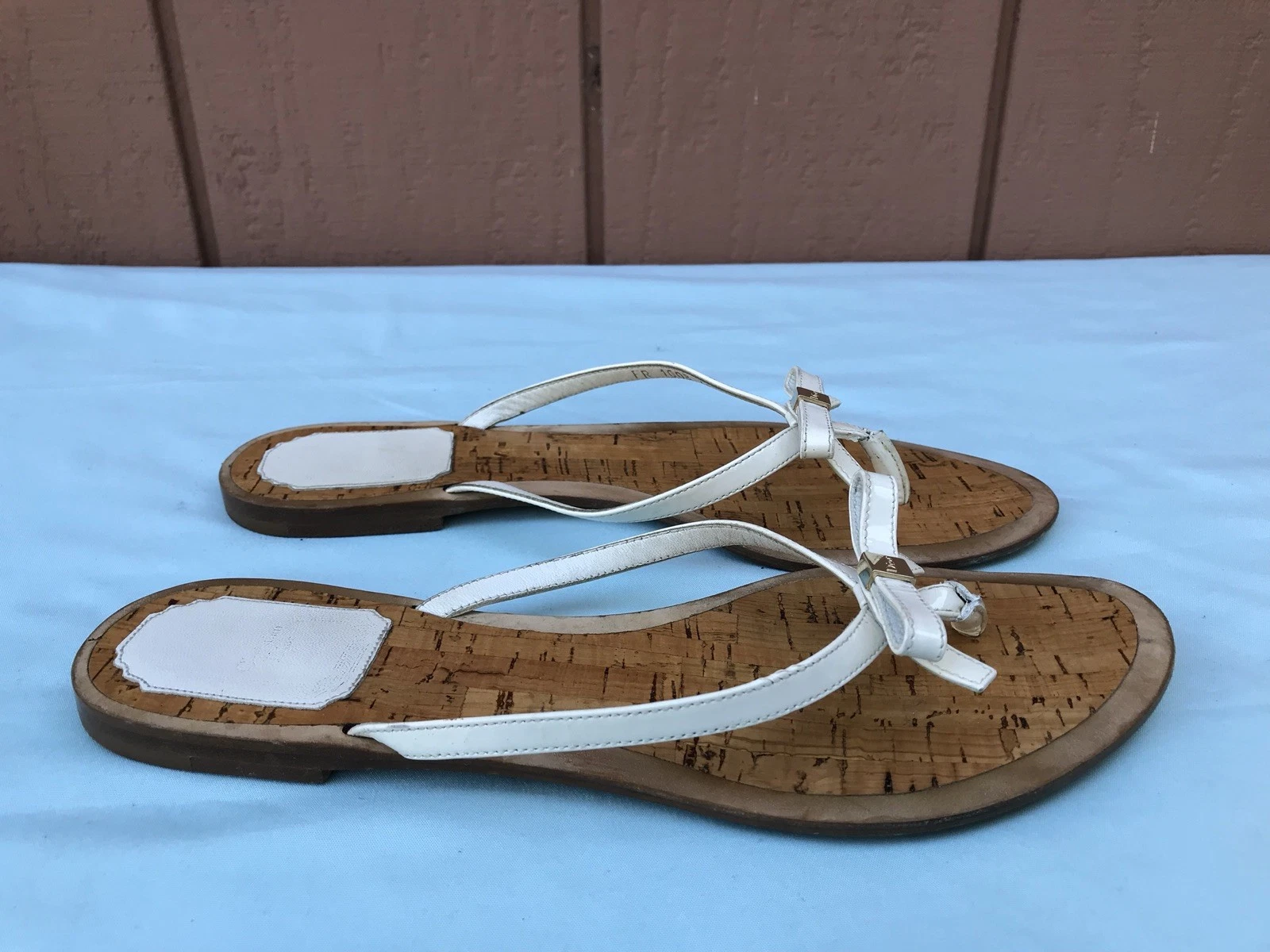 Sandales string en cuir verni blanc authentique EUC Christian Dior 38 US 7 nœud A9