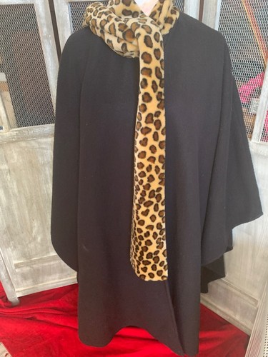 Lord & Taylor Faux Fur Faux Collar Black Cape Coat and McQeen Glasses 2pc NICE! - Picture 3 of 17