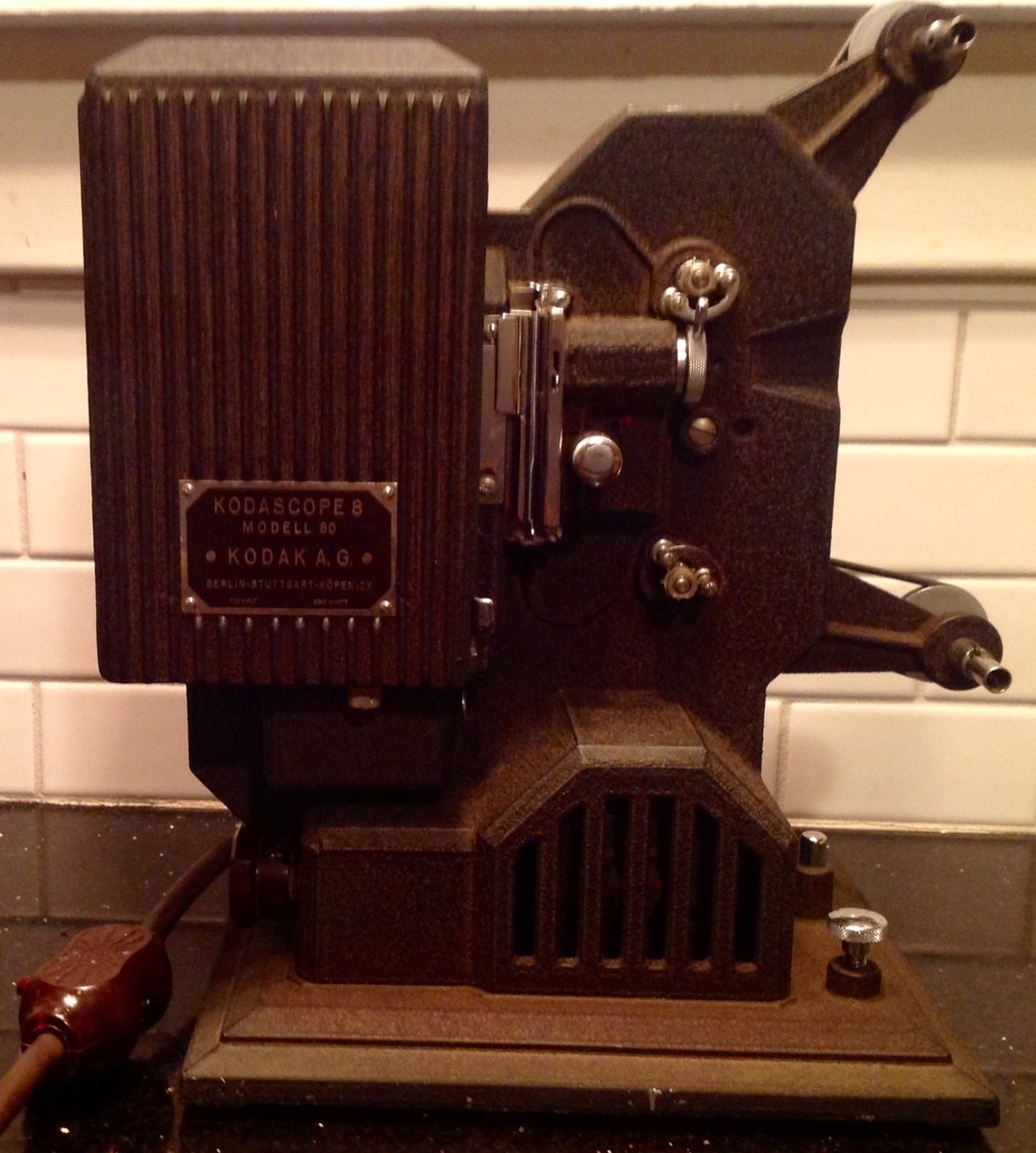 VINTAGE Kodascope 8 Movie Projector Modell 80 Kodak A.G. w
