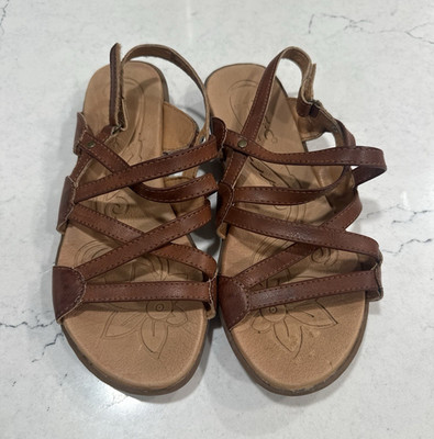 b.o.c. Women s Brown Leather Strappy Flat Sandals US 6