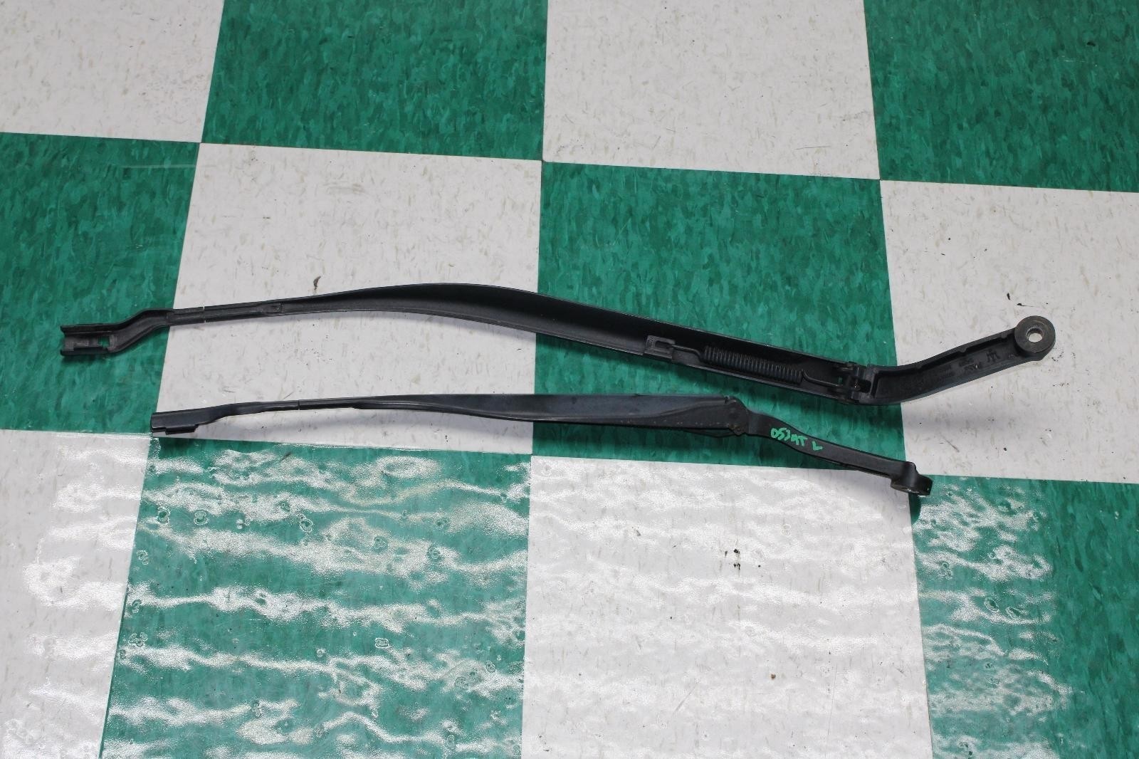 Maserati Ghibli 2014-2020 Front Right Windshield wiper sets Pair