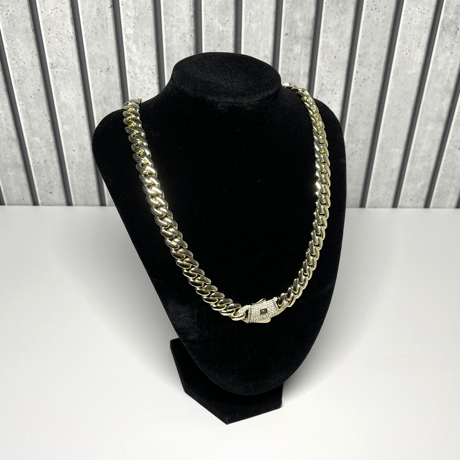 CUBAN LINK Men's Gold Tone 22