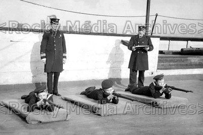 Pqq-39 Gewehrübung, Jungen Holzwand Trainingsschiff, HMS Worcester. Foto