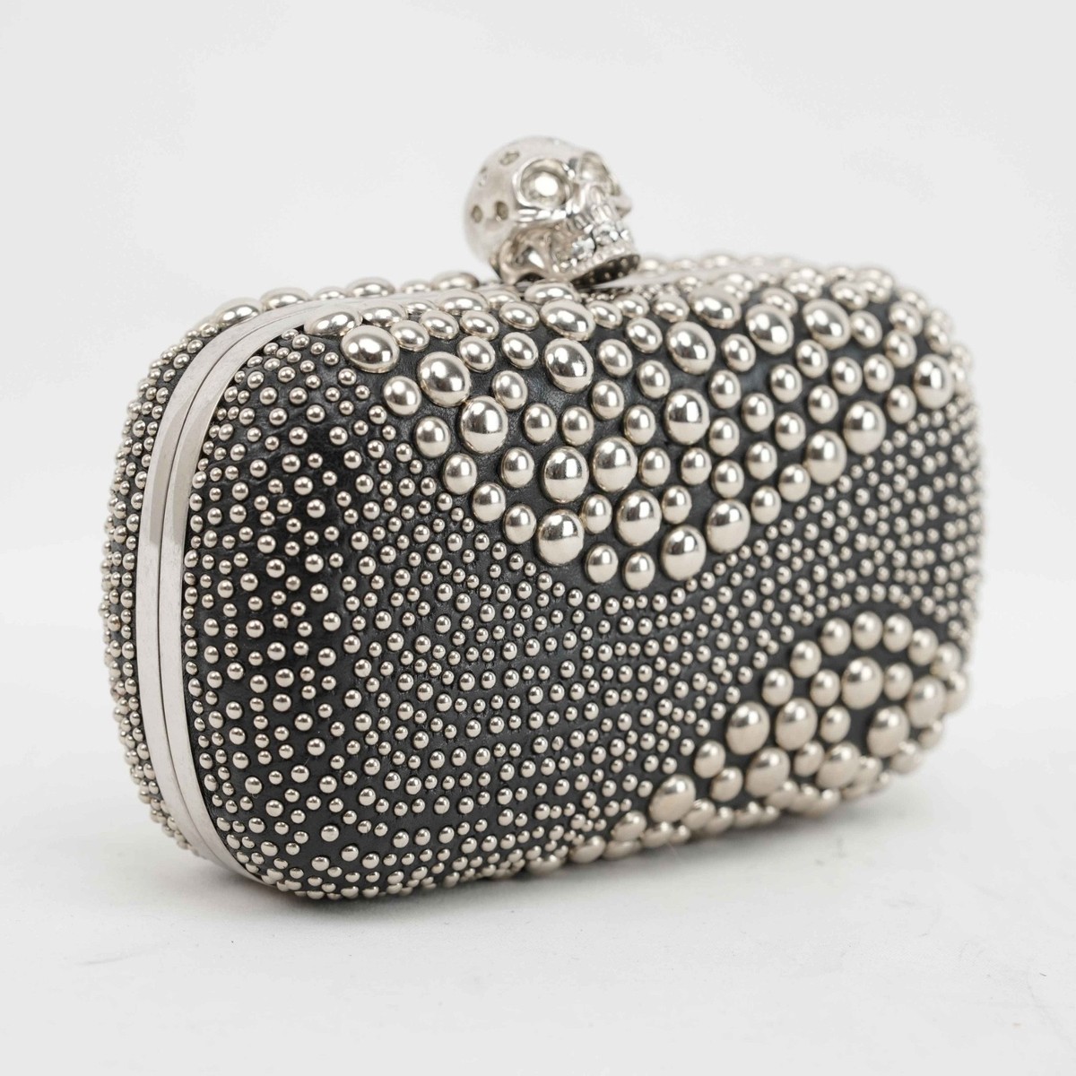 Clutch Alexander Mcqueen Stud Alexander McQueen Skull Studded Knuckle Clutch With Silver-Tone Hardware 