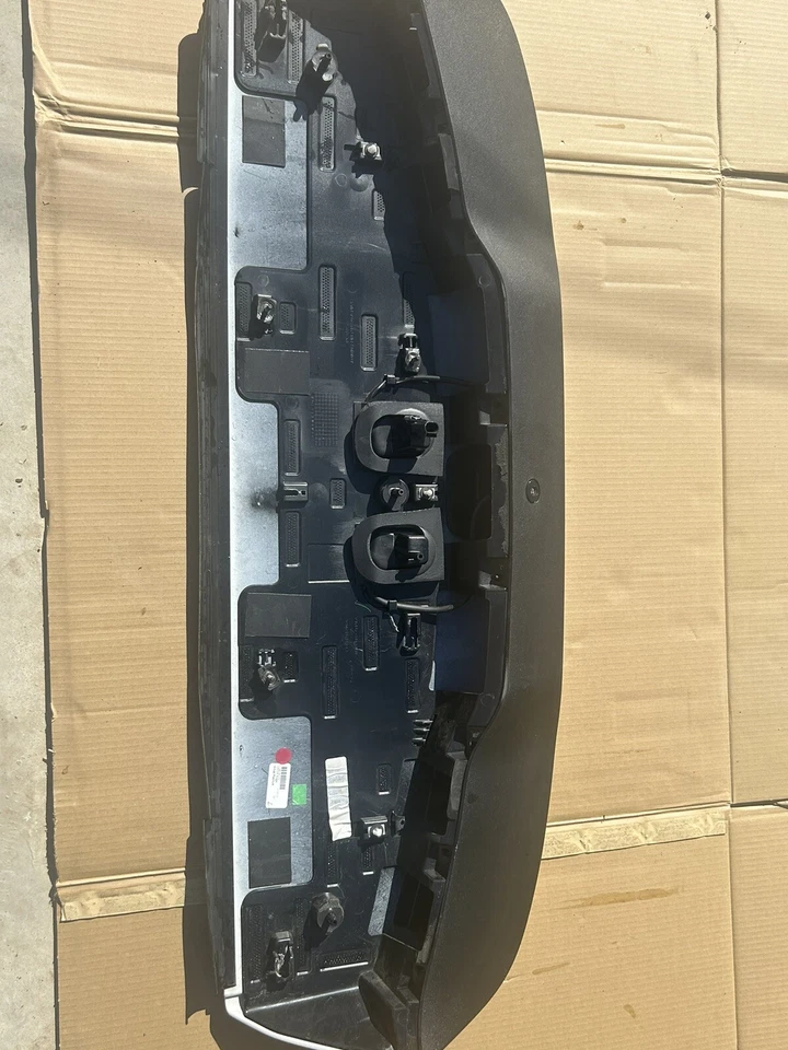 Alerón trasero Ford Edge 2015-2023 con lámpara de luz de freno OEM LKQ Foto 3 de 4