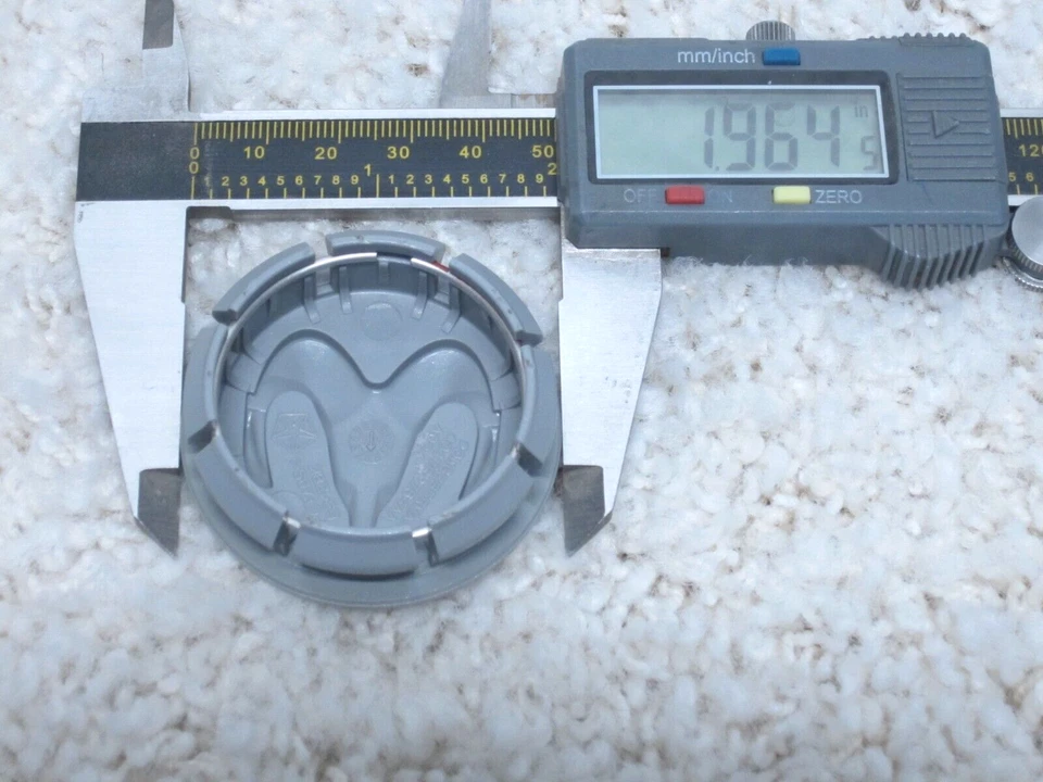 CARGADOR DODGE, GRAND CARAVAN, MAGNUM, TAPA CENTRAL RUEDA STRATUS 04782764AA #2D-9 Foto 2 de 2