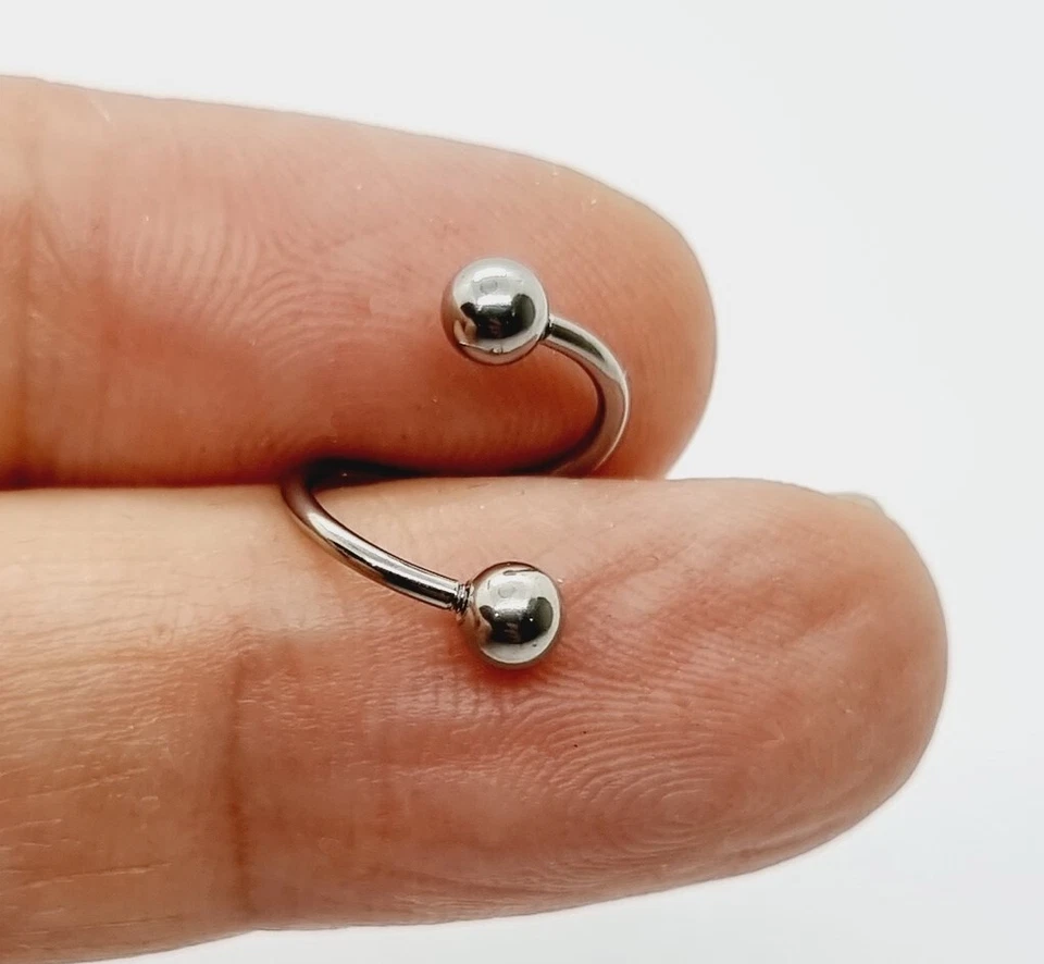 Piercing a spirale in acciaio inox orecchino twister 1 mm argento per lobo - Immagine 2 di 4